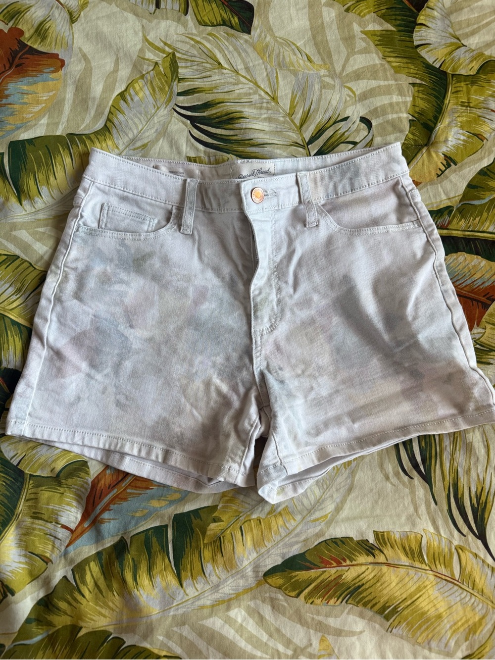 Off-white High Rise Shorts - Picture 2 of 3